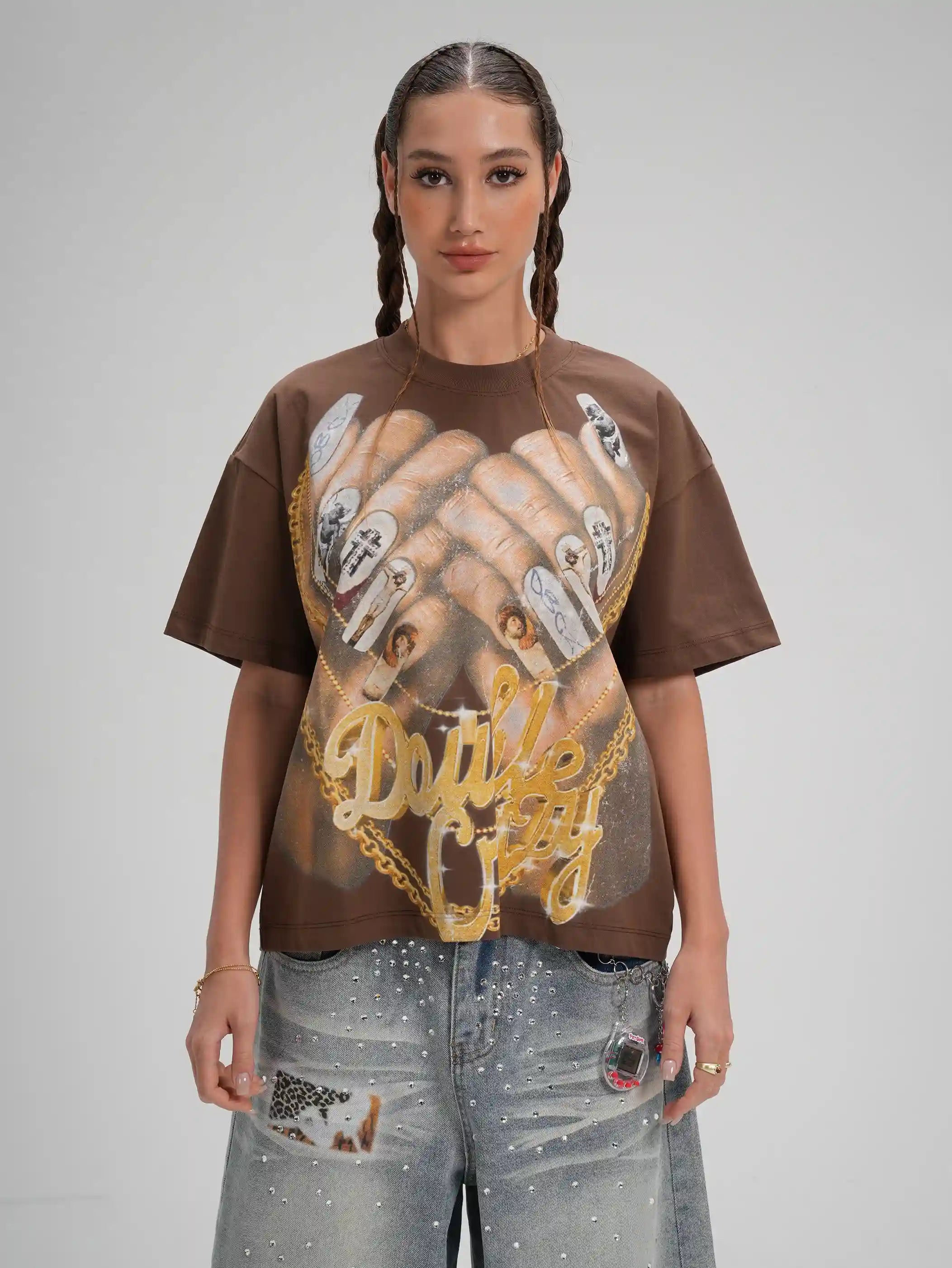 Camiseta holgada con caja de uñas y cadena dorada "Bling"-593