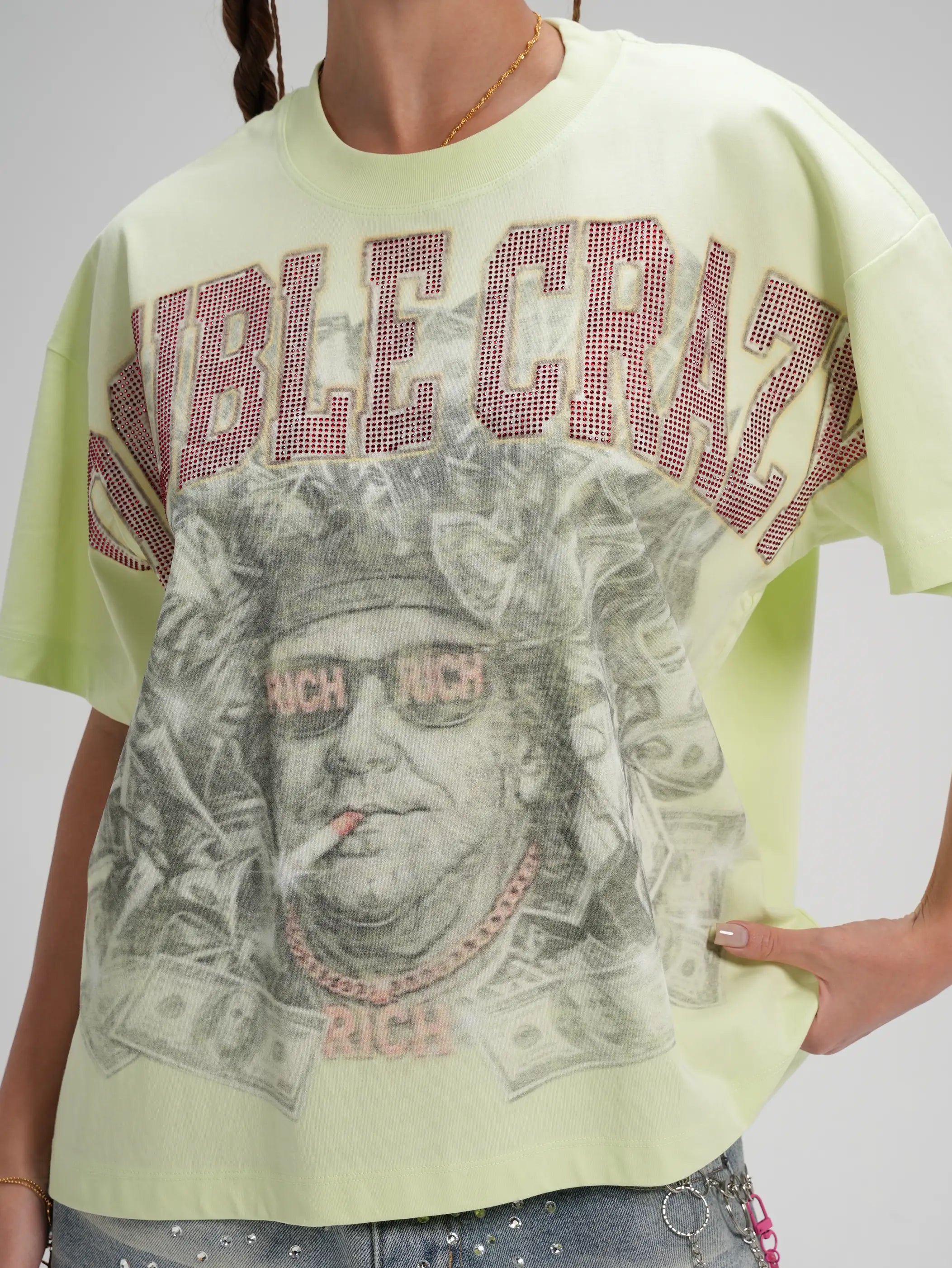 Camiseta gráfica Jesús rico y ostentoso-560
