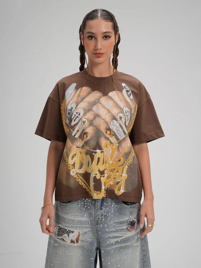 Camiseta holgada con caja de uñas y cadena dorada "Bling"-593