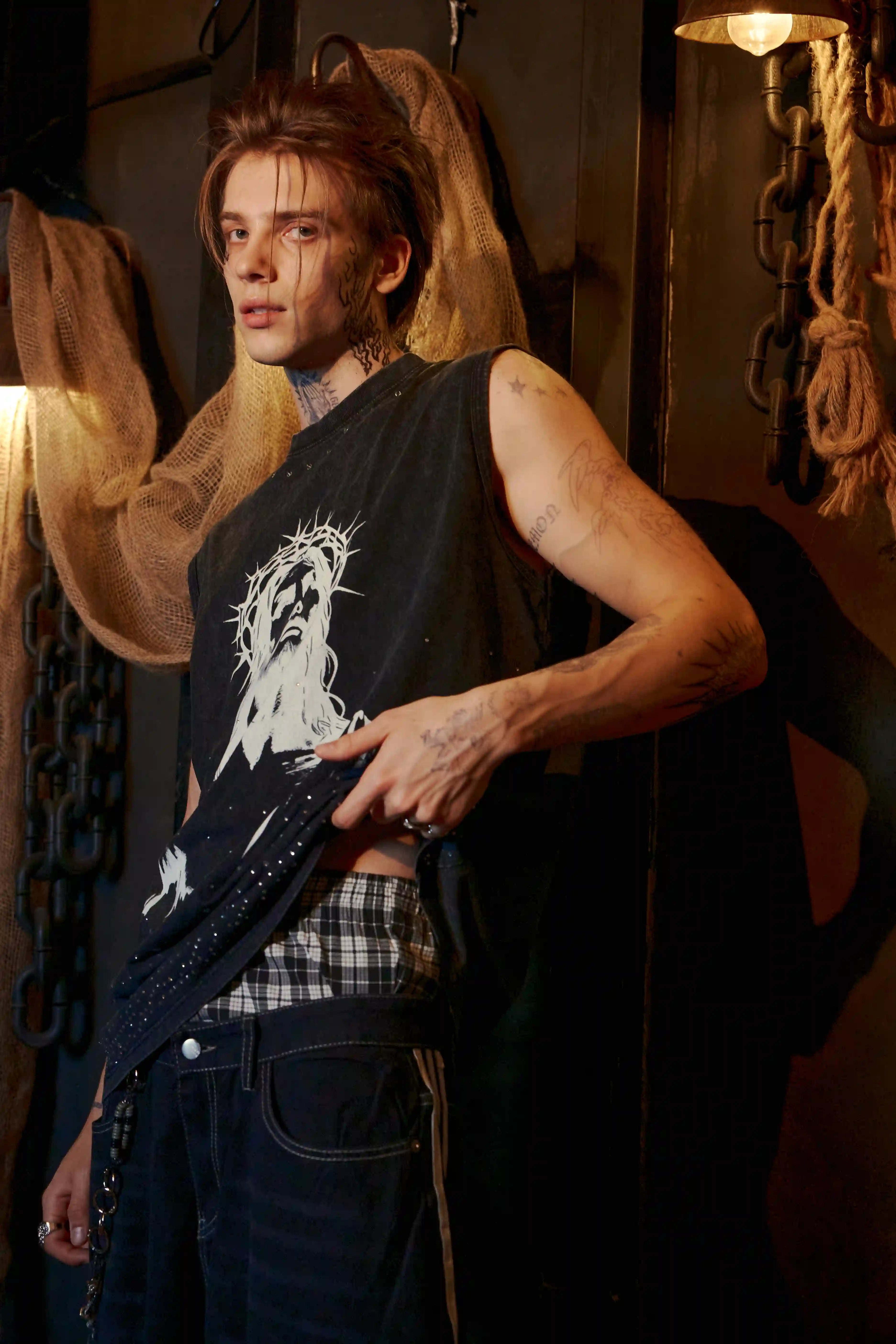 Rebellious Distressed Denim Shorts-S1063