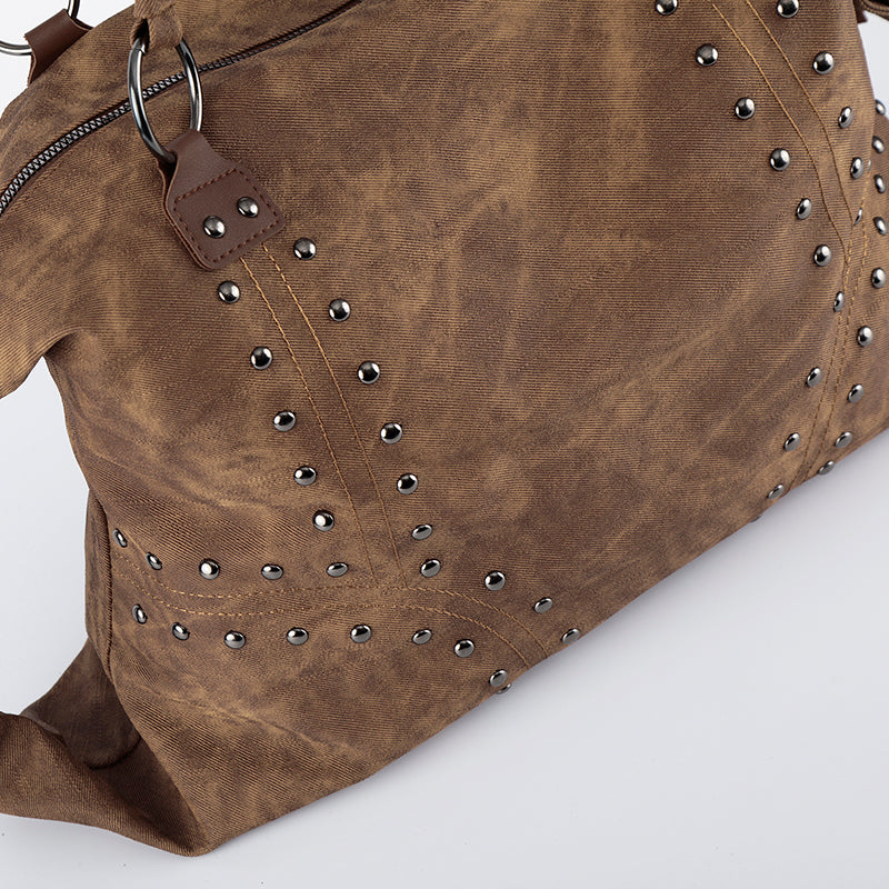 Bolso tote roquero con tachuelas lavado a la piedra-S1221