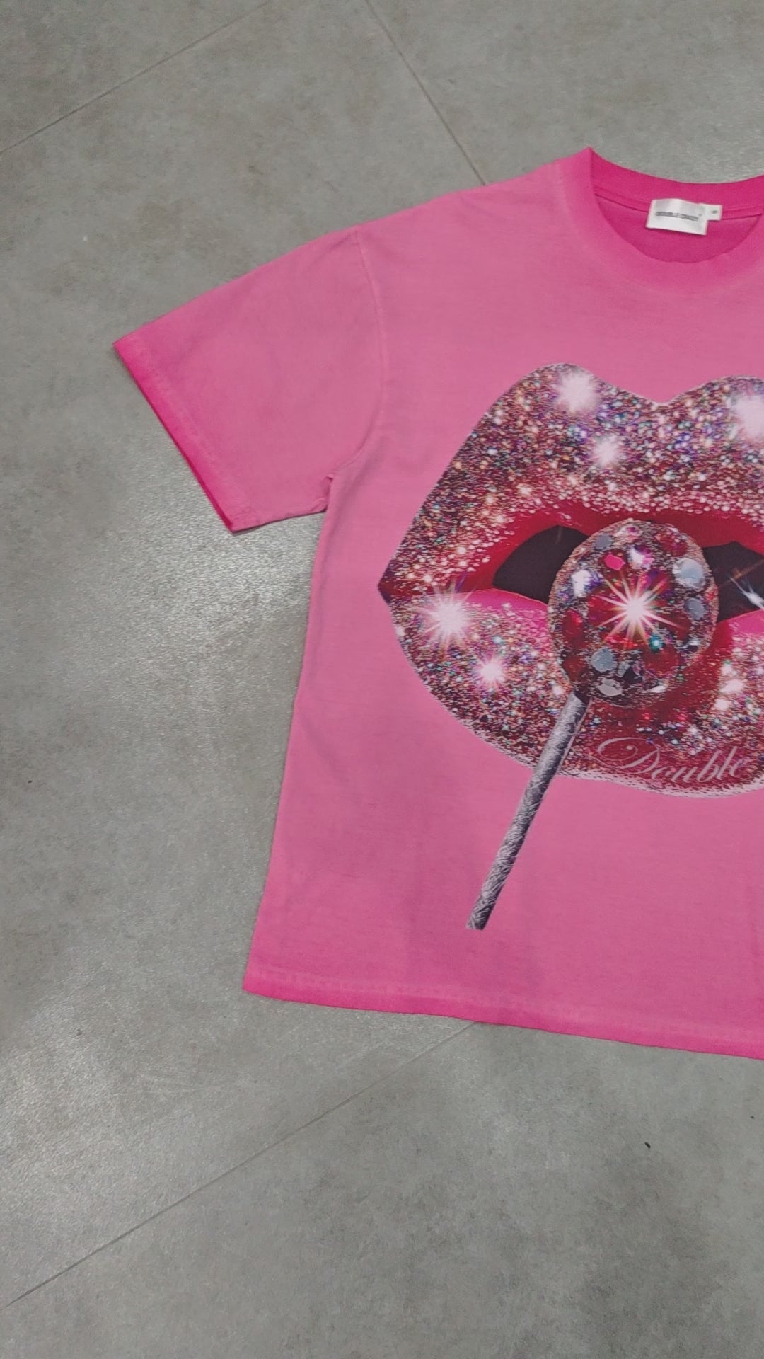 Load video: Glamorous Glitter Lips T-shirt -095